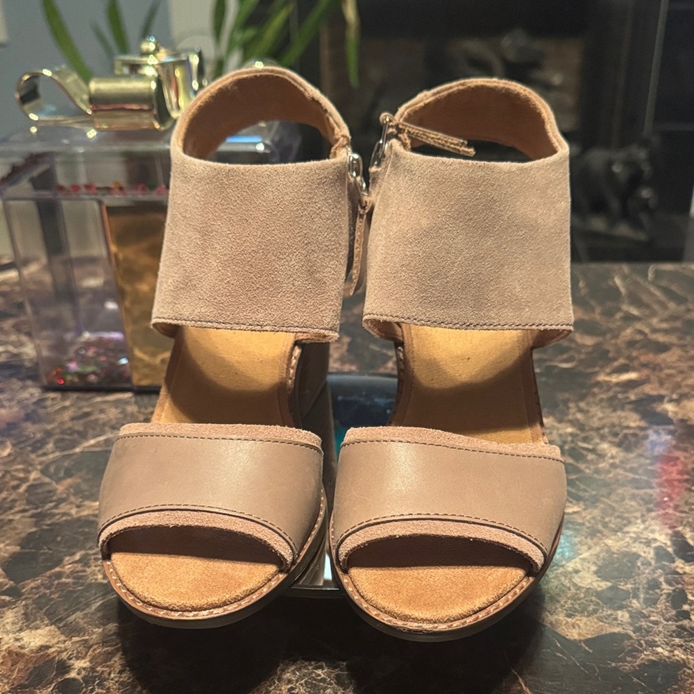 “SOLD” TOMS Women Majorca Taupe Cut Out Ankle Cuff Heeled Sandals - Size 8.5 - Picture 3 of 10